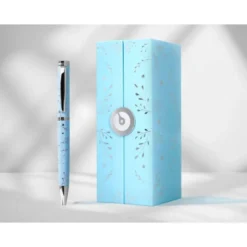 BOLIGRAFO BELIUS BELLA ALUMINIO COLOR AZUL CELESTE DISEÑO PLATEADO RELIEVE TINTA AZUL CAJA DE DISEÑO