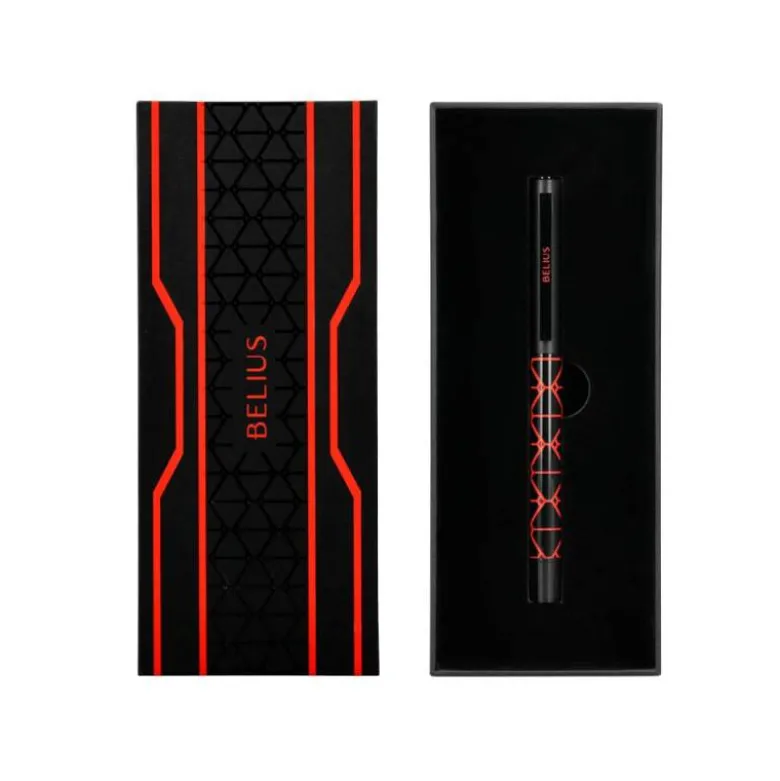BOLIGRAFO BELIUS LEGACY ALUMINIO DISEÑO TRIANGULO ROJO CUERPO NEGRO TINTA COLOR AZUL CAJA DE DISEÑO