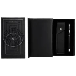BOLIGRAFO Y ESTUCHE BELIUS TURBO ALUMINIO TEXTURA PUNTEADA NEGRO Y PLATEADO TINTA AZUL CAJA DE DISEÑO