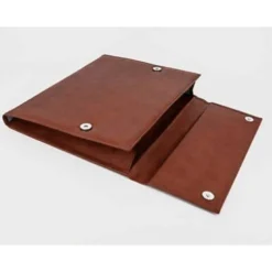 CARPETA PORTADOCUMENTOS ARTESANIA PIEL SINTENTICA CON DOBLE CIERRE DE IMAN COLOR CUERO 260X235X35 MM
