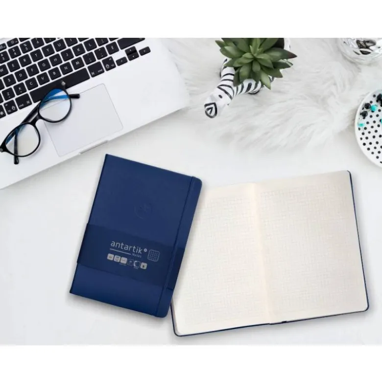 CUADERNO CON GOMILLA ANTARTIK NOTES TAPA DURA A5 HOJAS CUADRICULA AZUL MARINO 100 HOJAS 80 GR FSC