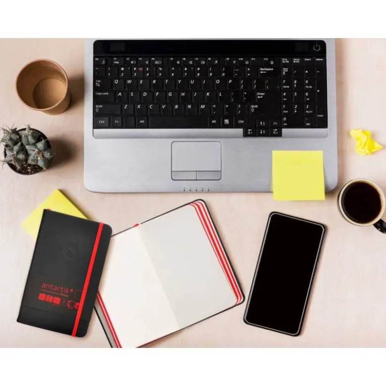 CUADERNO CON GOMILLA ANTARTIK NOTES TAPA DURA A6 HOJAS LISAS NEGRO Y ROJO 100 HOJAS 80 GR FSC