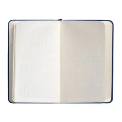 CUADERNO CON GOMILLA ANTARTIK NOTES TAPA DURA A6 HOJAS CUADRICULA AZUL MARINO 100 HOJAS 80 GR FSC