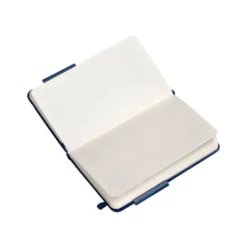 CUADERNO CON GOMILLA ANTARTIK NOTES TAPA DURA A6 HOJAS RAYAS AZUL MARINO 100 HOJAS 80 GR FSC