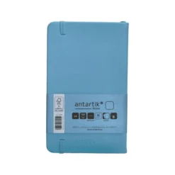 CUADERNO CON GOMILLA ANTARTIK NOTES TAPA DURA A6 HOJAS LISAS AZUL CLARO 100 HOJAS 80 GR FSC