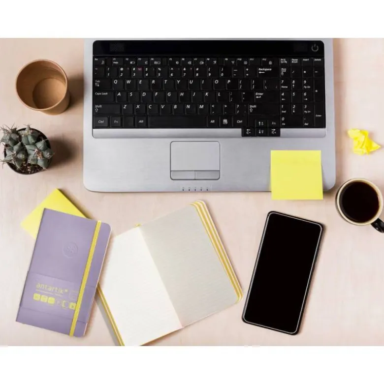 CUADERNO CON GOMILLA ANTARTIK NOTES TAPA BLANDA A6 RAYAS MORADO Y AMARILLO 100 HOJAS 80 GR FSC