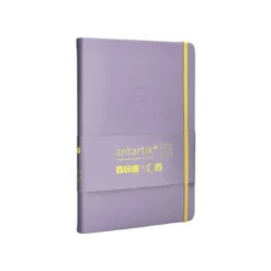 CUADERNO CON GOMILLA ANTARTIK NOTES TAPA DURA A5 HOJAS CUADRICULA MORADO Y AMARILLO 100 HOJAS 80 GR FSC