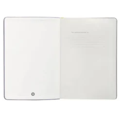 CUADERNO CON GOMILLA ANTARTIK NOTES TAPA DURA A5 HOJAS CUADRICULA MORADO Y AMARILLO 100 HOJAS 80 GR FSC