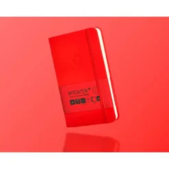 CUADERNO CON GOMILLA ANTARTIK NOTES TAPA DURA A6 HOJAS CUADRICULA ROJO 100 HOJAS 80 GR FSC