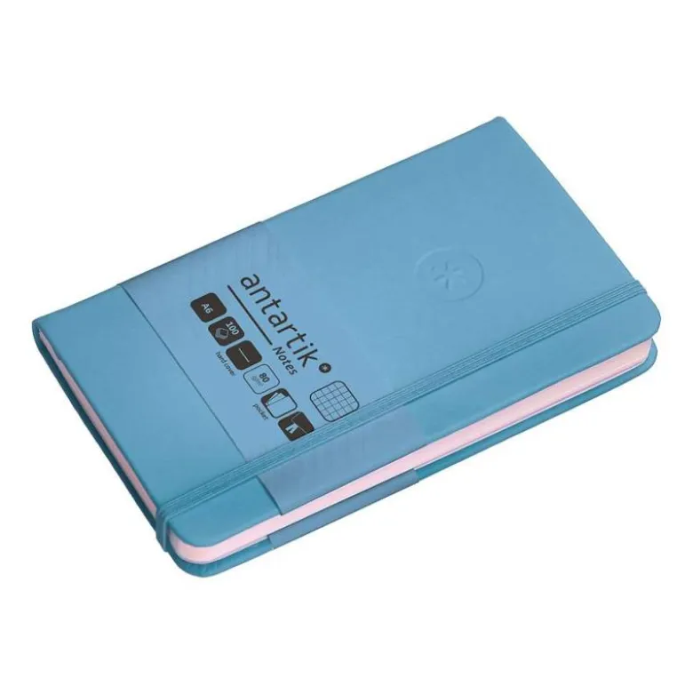 CUADERNO CON GOMILLA ANTARTIK NOTES TAPA DURA A6 HOJAS CUADRICULA AZUL CLARO 100 HOJAS 80 GR FSC