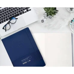 CUADERNO CON GOMILLA ANTARTIK NOTES TAPA DURA A4 HOJAS LISAS AZUL MARINO 100 HOJAS 80 GR FSC