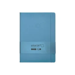 CUADERNO CON GOMILLA ANTARTIK NOTES TAPA DURA A4 HOJAS LISAS AZUL CLARO 100 HOJAS 80 GR FSC