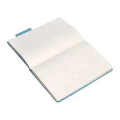 CUADERNO CON GOMILLA ANTARTIK NOTES TAPA DURA A4 HOJAS LISAS AZUL CLARO 100 HOJAS 80 GR FSC