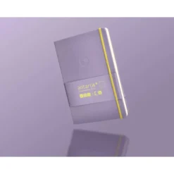 CUADERNO CON GOMILLA ANTARTIK NOTES TAPA DURA A5 HOJAS RAYAS MORADO Y AMARILLO 100 HOJAS 80 GR FSC