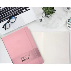 CUADERNO CON GOMILLA ANTARTIK NOTES TAPA DURA A4 HOJAS RAYAS ROSA PASTEL 100 HOJAS 80 GR FSC
