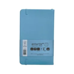 CUADERNO CON GOMILLA ANTARTIK NOTES TAPA DURA A6 HOJAS RAYAS AZUL CLARO 100 HOJAS 80 GR FSC