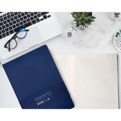CUADERNO CON GOMILLA ANTARTIK NOTES TAPA DURA A4 HOJAS CUADRICULA AZUL MARINO 100 HOJAS 80 GR FSC