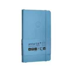 CUADERNO CON GOMILLA ANTARTIK NOTES TAPA BLANDA A6 CUADRICULA AZUL CLARO 100 HOJAS 80 GR FSC