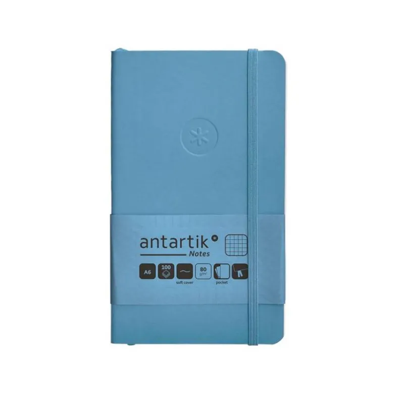 CUADERNO CON GOMILLA ANTARTIK NOTES TAPA BLANDA A6 CUADRICULA AZUL CLARO 100 HOJAS 80 GR FSC