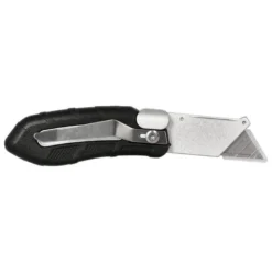 CUTER Q-CONNECT PLEGABLE XD-925 CON MECANISMO DE CAMBIO RAPIDO CUCHILLA ANCHA MANGO ANTIDESLIZANTE
