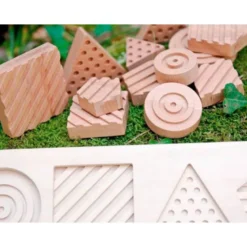 JUEGO DIDACTICO ANDREUTOYS FORMAS GEOSENSORIALES MADERA 12 PIEZAS +3 AÑOS