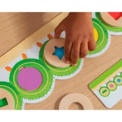 JUEGO GOULA DIDACTICO LA ORUGA OLI FORMAS Y COLORES +2 AÑOS