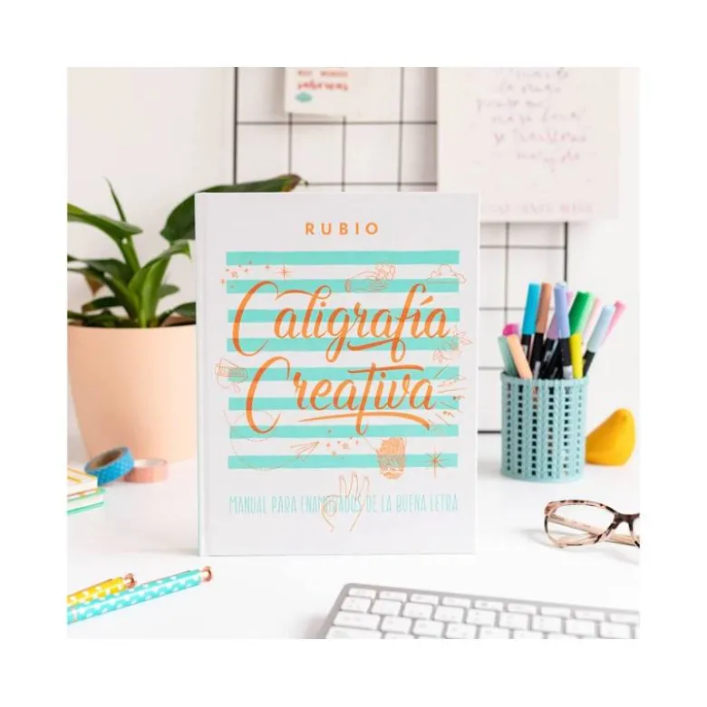 Libro Caligrafia Lettering Rubio con 150 páginas 27x21 cm Tapa dura