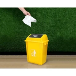 PAPELERA CONTENEDOR Q-CONNECT PLASTICO CON TAPA DE BALANCIN 20 LITROS 340X240X450 MM AMARILLO