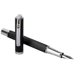 PLUMA Y ESTUCHE BELIUS TURBO ALUMINIO TEXTURA PUNTEADA COLOR NEGRO Y PLATEADO TINTA AZUL CAJA DE DISEÑO