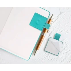 PORTABOLIGRAFO AUTOADHESIVO ANTARTIK PARA CUADERNO NOTE CON ELASTICO HASTA 15 MM GROSOR 80 MM TURQUESA 40X40
