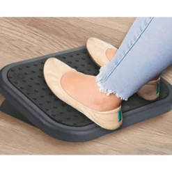 Reposapies ajustable Q-Connect con alfombrilla de caucho