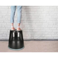 Taburete q-connect ruedas retractiles tres ruedas dos niveles negro