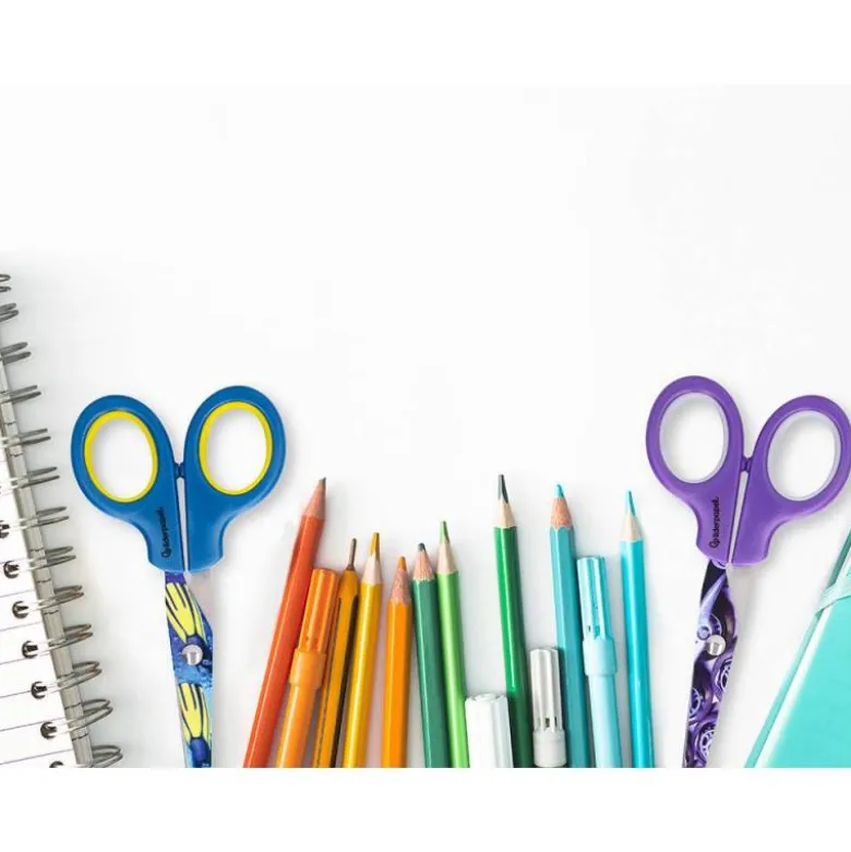 Tijera escolar marca Liderpapel 16 cm